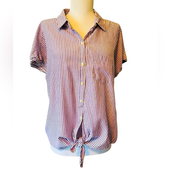 Old Navy White and purple Short Sleeve Button Down Shirt size large - Picture 1 of 8